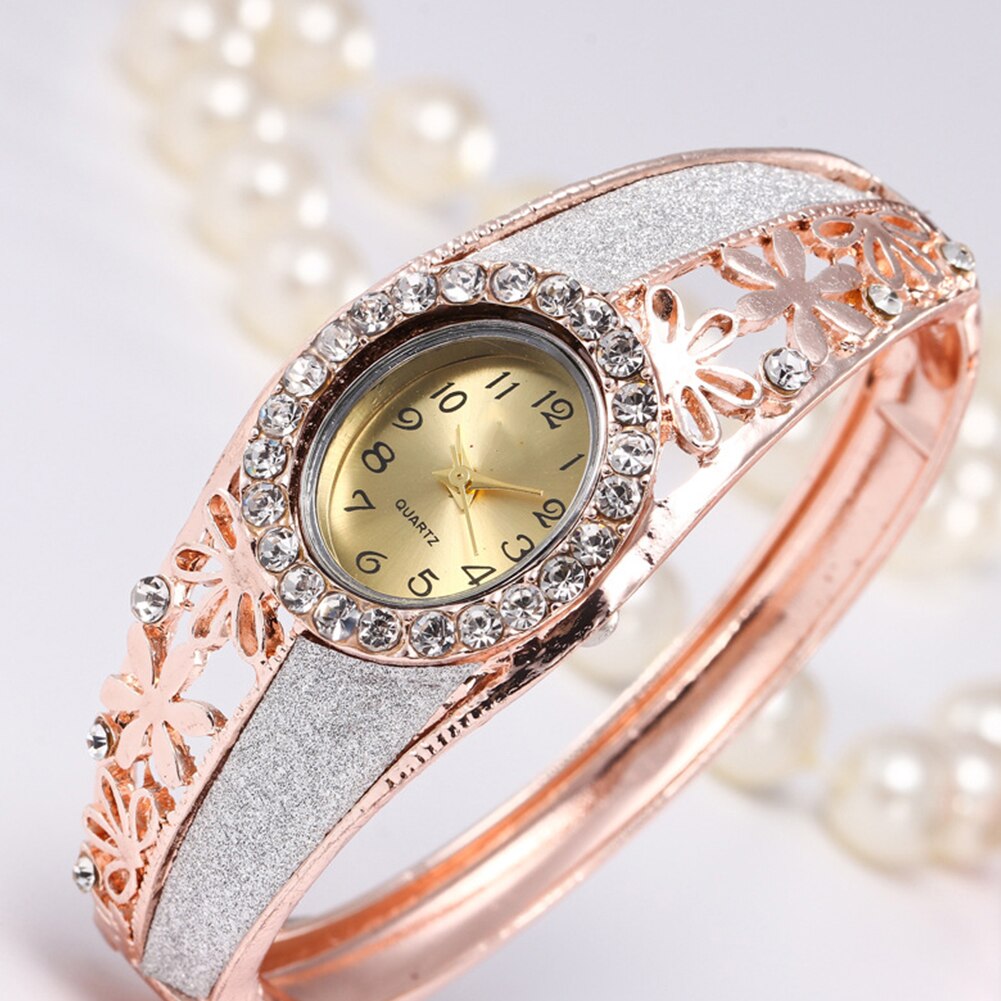 Top Luxe Vrouwen Bangle Horloge Rhinestone Hollow Bloem Band Vouwsluiting Oval Dial Analoge Quartz Horloge Reloj de mujer