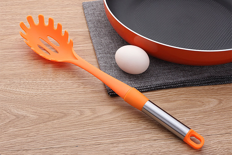 1 ST Siliconen Praktische Pasta Noodle Lepel Pasta Scoop vergiet Noodle Spaghetti Pollepel Slot Lepel Nylon Vergiet Gadget KX 199