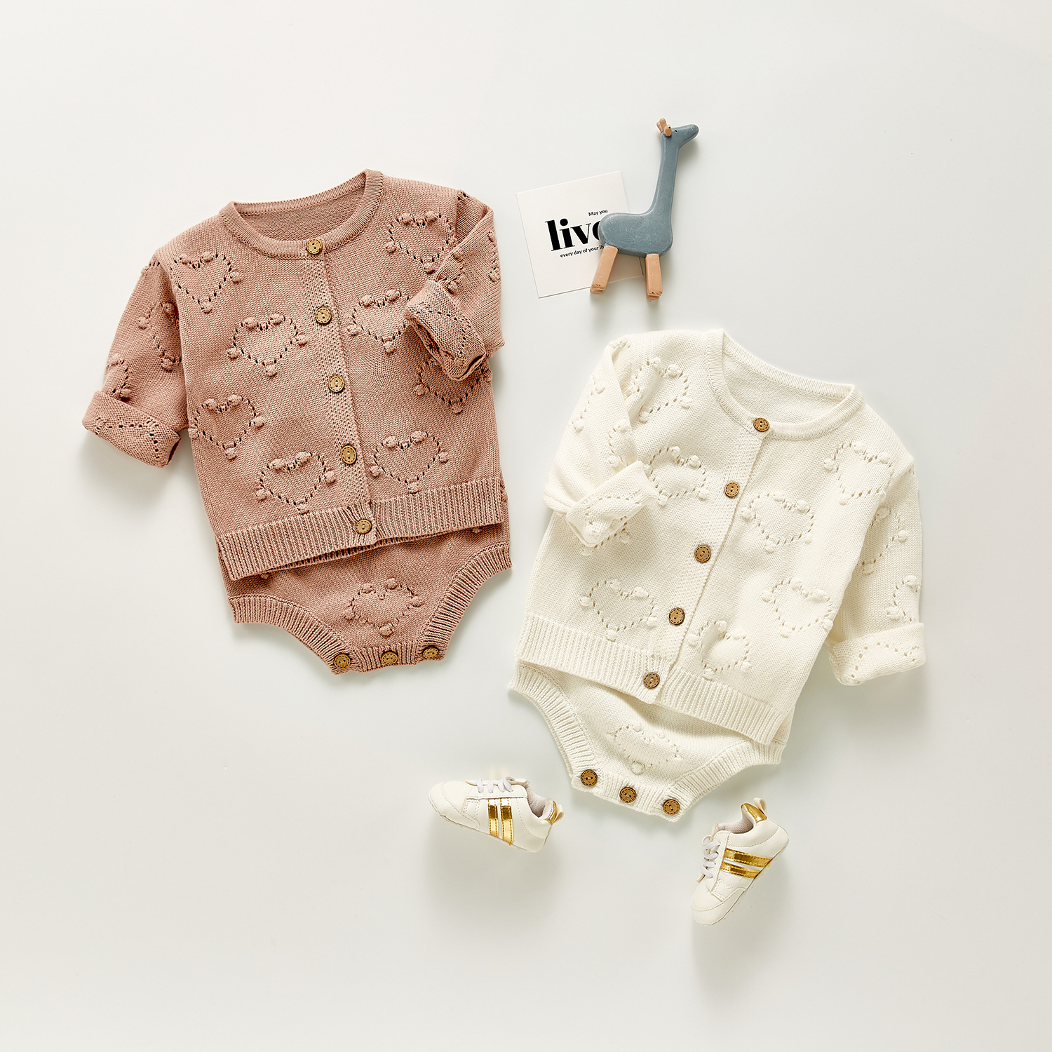 herbst Neue Baby Mädchen Pompom Pullover Nette Herz Overalls Für Kleinkinder Jungen Stricken Strickjacke Mantel Kleinkind Baumwolle Gestrickte Jacke