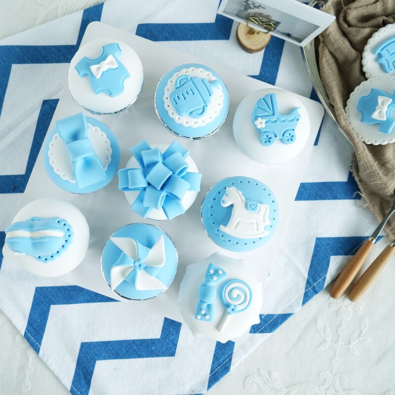 Fondo de simulación de fondant pastel azul cielo cupcake adorno de de cumpleaños para niños