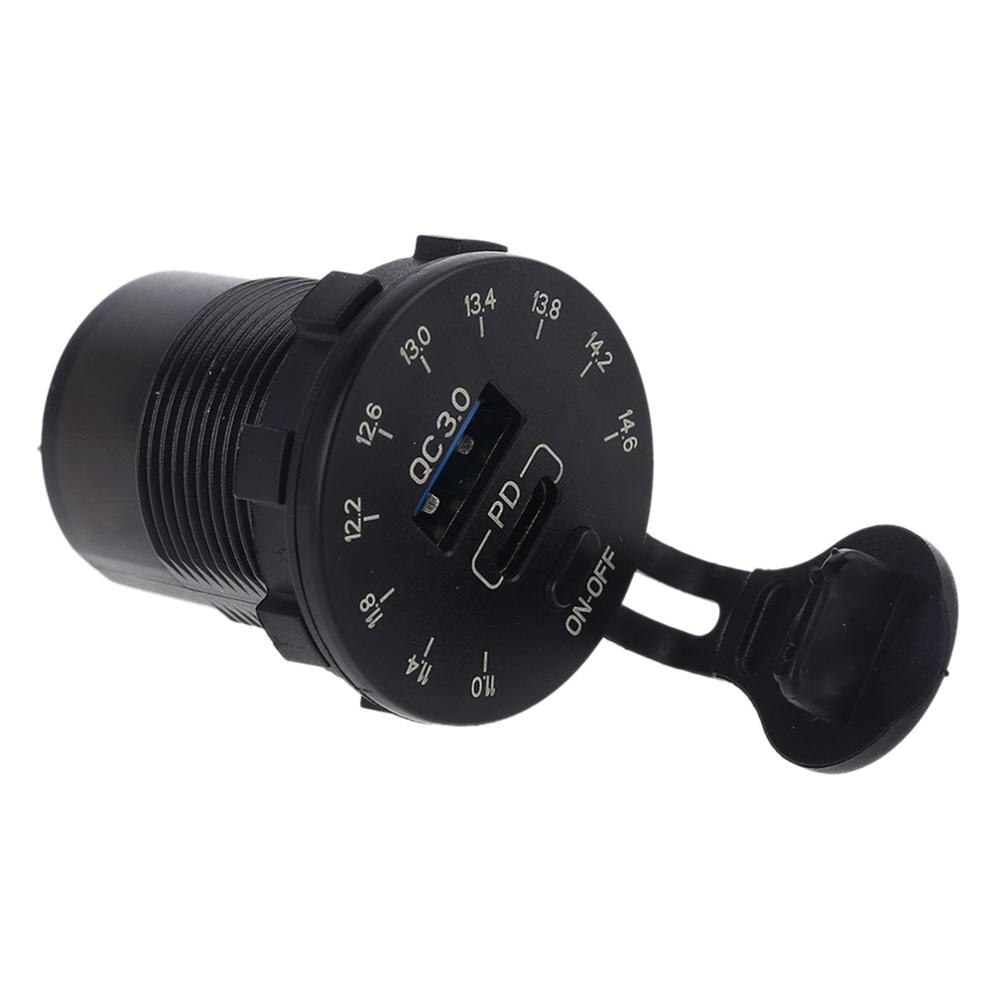 Wasserdichter kfz-ladeadapter mit 12v schnellladeanschlüssen ,  qc3.0 usb-anschlüssen und 18w typ-c-pd-anschlüssen, led-voltmeter und ein-/ausschalter für suv, motorrad, boot