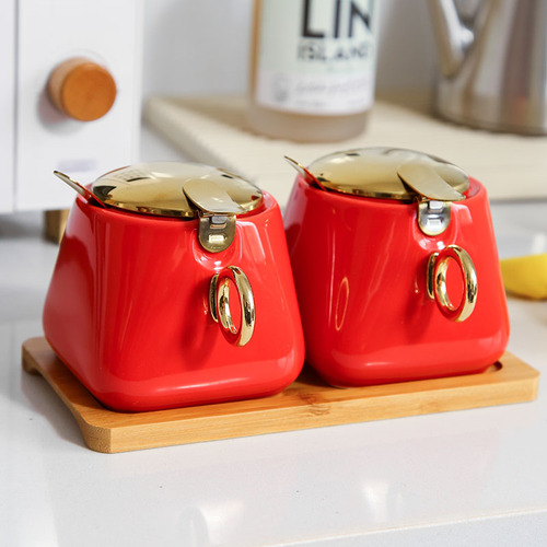 Kruidkruik Set Huishoudelijke Combinatie Zout Jar Kruiden Opbergdoos Keramische Keuken Kruiden Pot Peper Pot Met Deksel Cn (oorsprong): 2 red