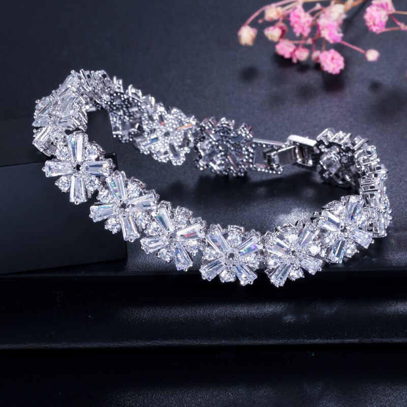 CWWZircons joyería de para mujeres, Plata hermosa Color Primavera flor Zirconia cúbica, brazalete de tenis conectado para boda CB010
