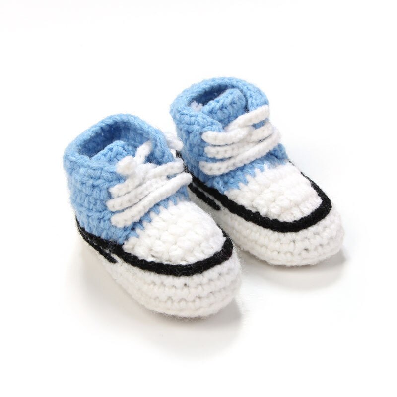 Multifarvet strikket baby krybbe sko håndlavet spædbarn hæklede støvletter snøre nyfødte sko 10cm