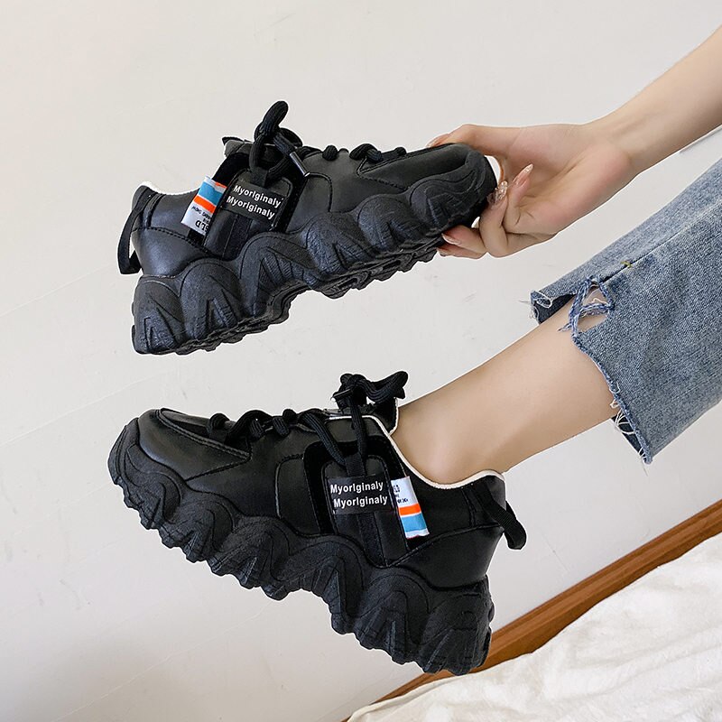 Kvinna löparskor ökar 6cm ins högklackade sneakers kvinnor höjd plattform andas sport pappa skor tjejer