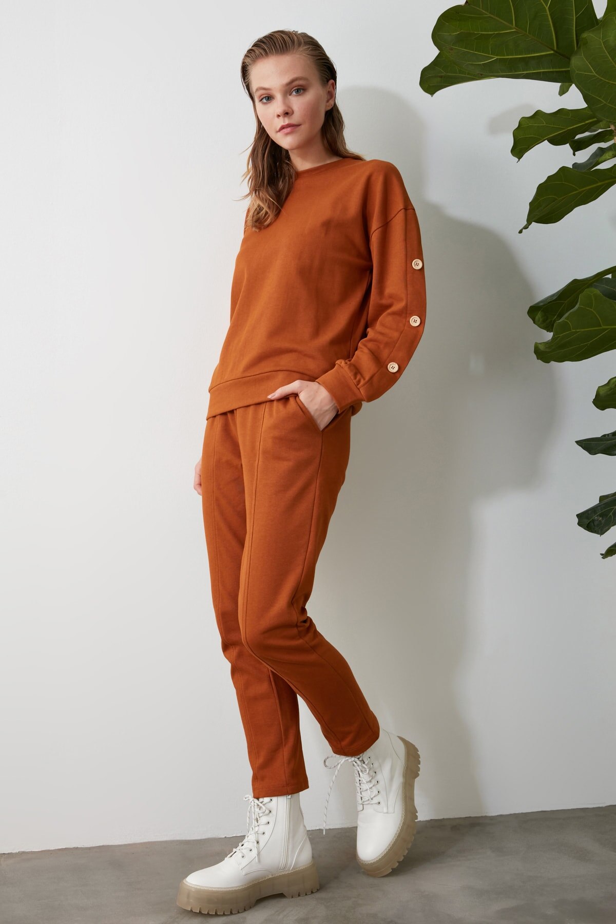 Trendyol 100 Organische Baumwolle Grundlegende Jogger betroffen Jogginghose TWOAW21EA0180