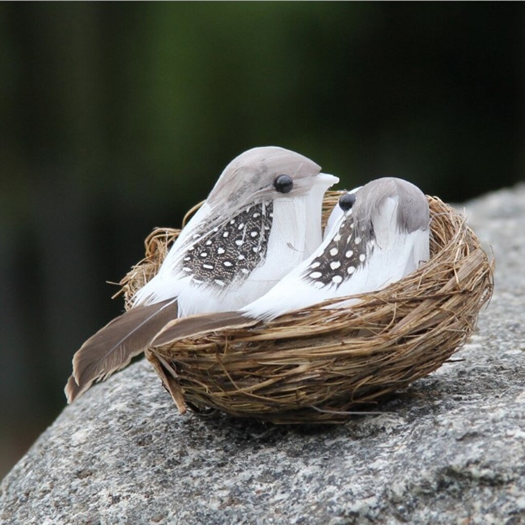 Pájaros artificiales pequeños hechos a mano, nido de paja con huevos, decoración de jardín