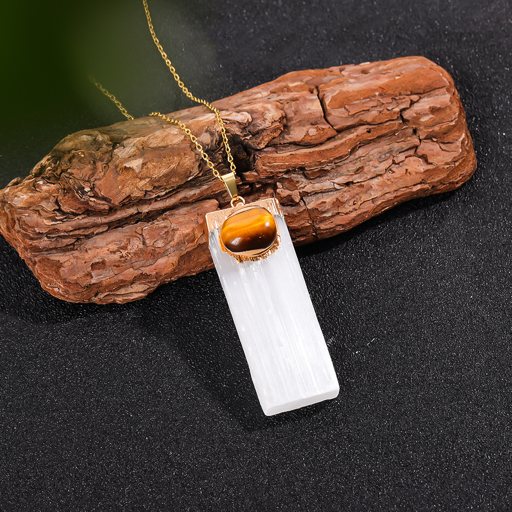 Amuleto de cristales curativos de Reiki con colgante rectangular plano de citrino amatista con incrustaciones de selenita cruda Natural con tapa chapada en oro: Borgoña
