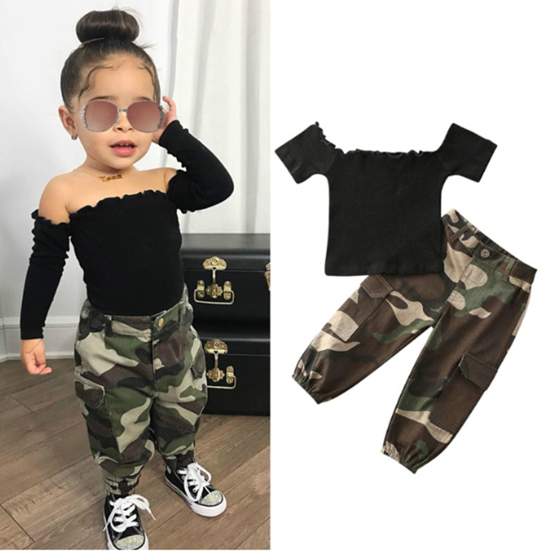 Sommar söta barnkläder set 1-6y tjejkläder svart kortärmad axelbandslös t-shirt topp + kamouflagebyxor
