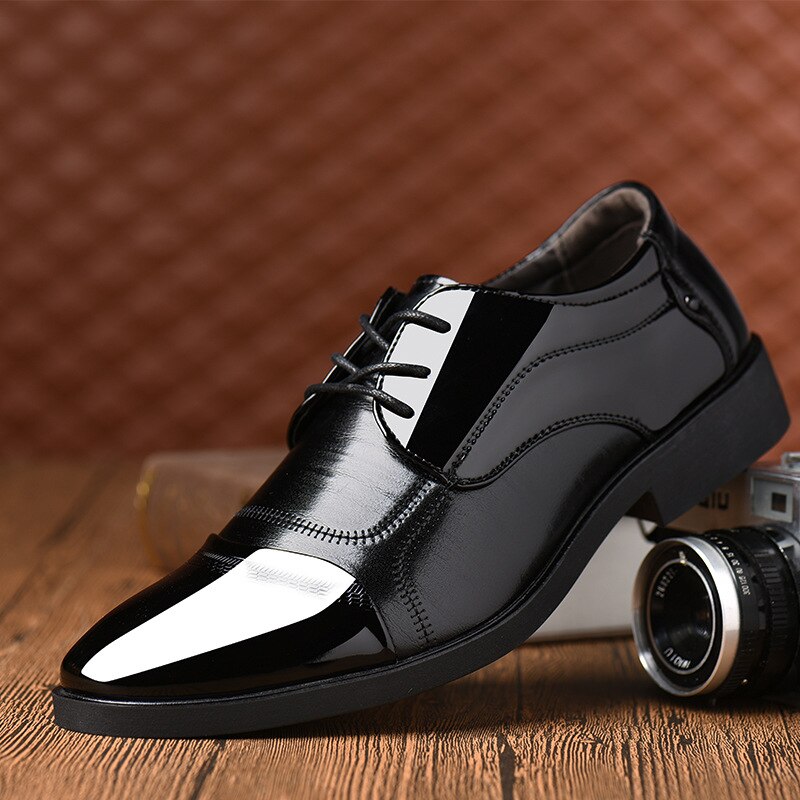 2019 Della Pelle Verniciata Ufficio Uomo Scarpe da Sposa Uomo Oxford Decente Elegante da Cerimonia Uomo Abito Scarpe