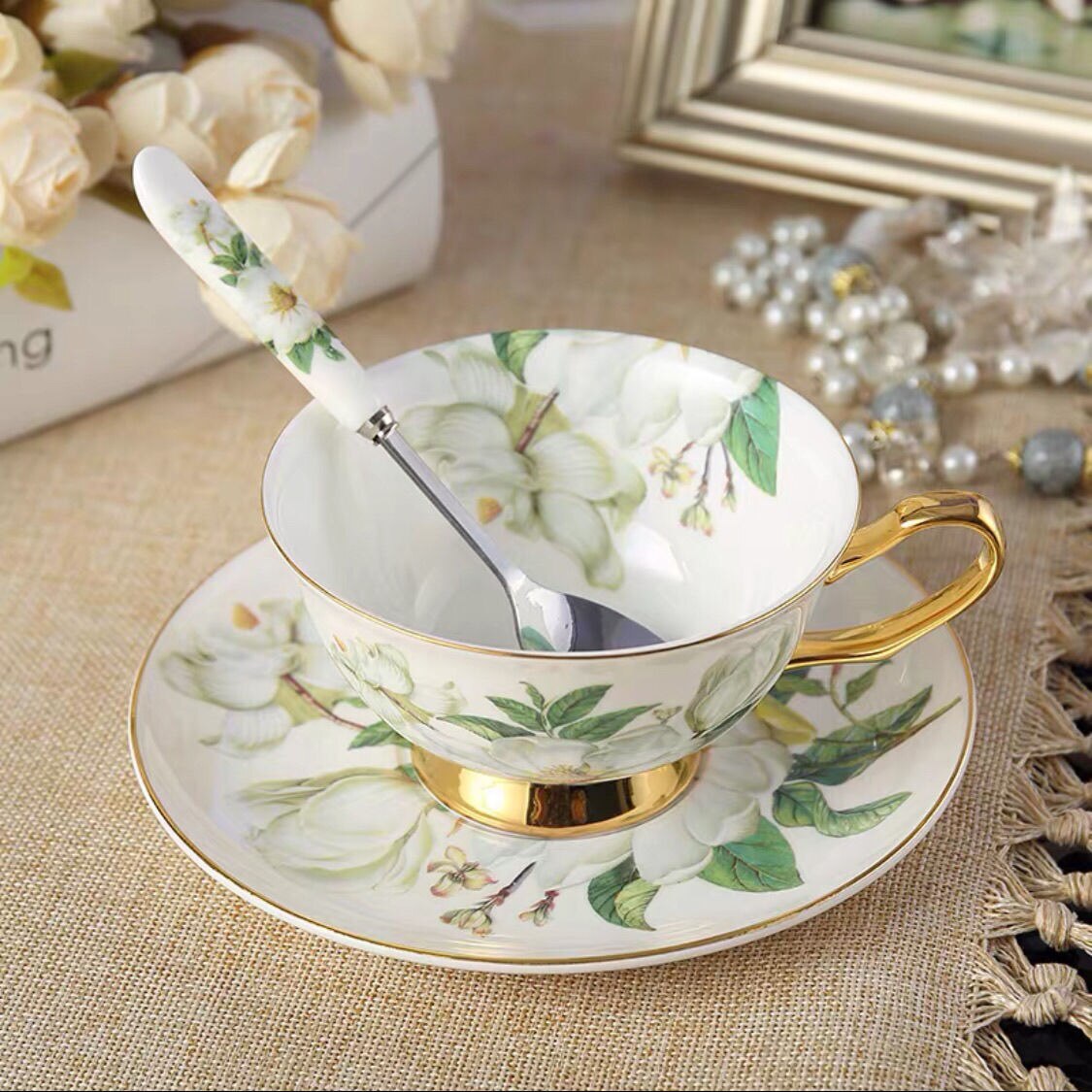 Europe Noble Bone China Coffee Cup Saucer Spoon Set 200ml Luxury Ceramic Mug Top-grade Porcelain Tea Cup Cafe Party Drinkware: Magnolia 3-piece set