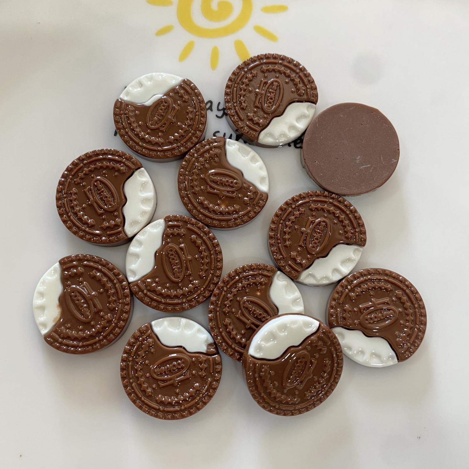 20Pcs Simulation Biscuit Flat Back Resin Cabochons Miniature Cute Food Scrapbooking DIY Jewelry Craft Decoration Accessories: chocolate