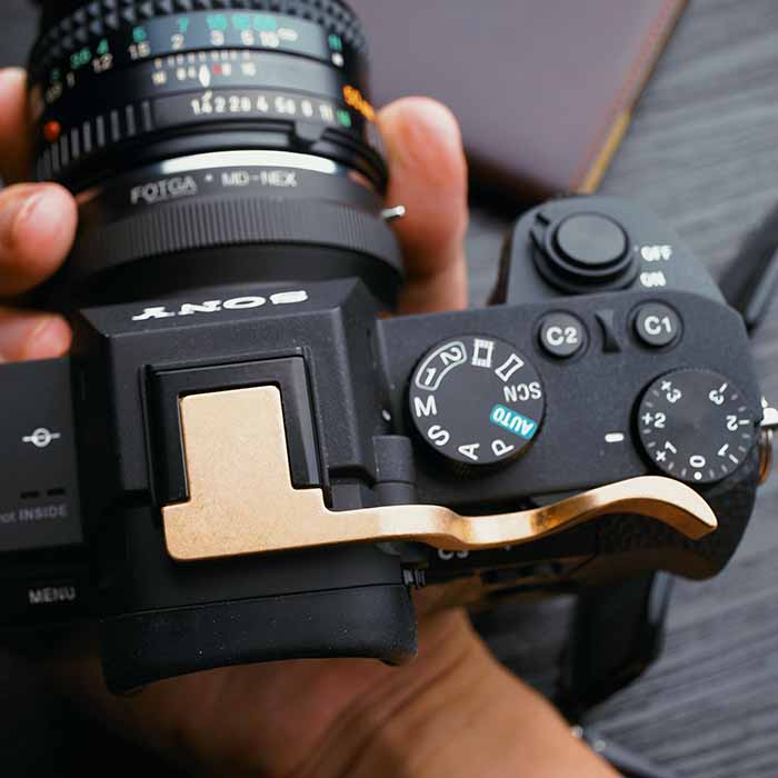 Brass Thumb Rest Thumb Grip Shoe Cover For Sony a9 A7m3 A7RIII ILCE-7RM3 A7R MKIII Sony A7RII A7II A7M2 Alpha7R II