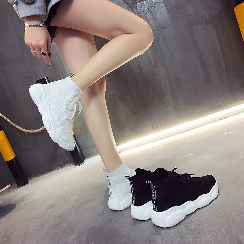 Svart vit stickad hög plattform sneakers tjock sula strumpa sneakers dam skor mjuk sula som andas fritidsskor kvinnor