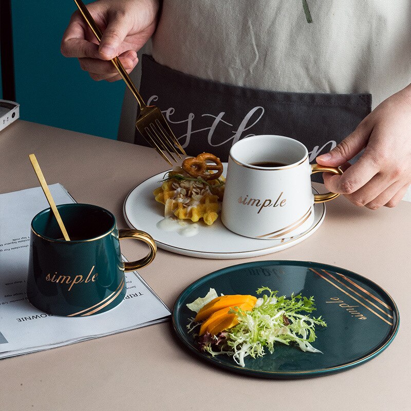 Kondenserad kaffe guldkant keramisk kopp tumlare tekoppar och fat set sojamjölk drinkware frukostmuggar fat sked set