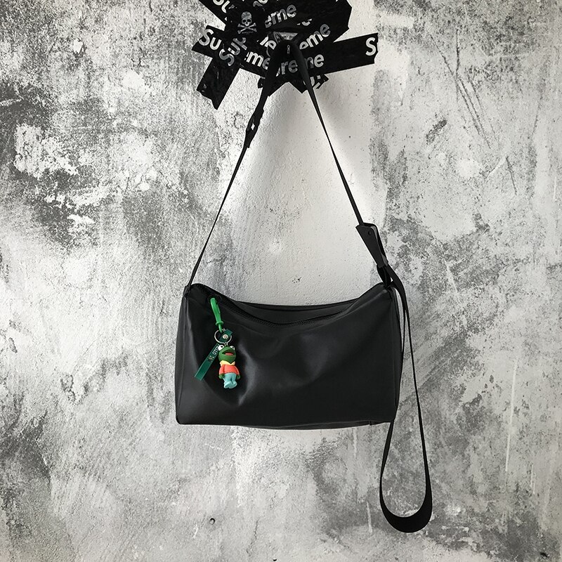 Messenger Bag Couple Japanese Brand Female Bag Shoulder Bag Ins Personality Hip-hop Shoulder Bag Casual All-match Bag: black-frog