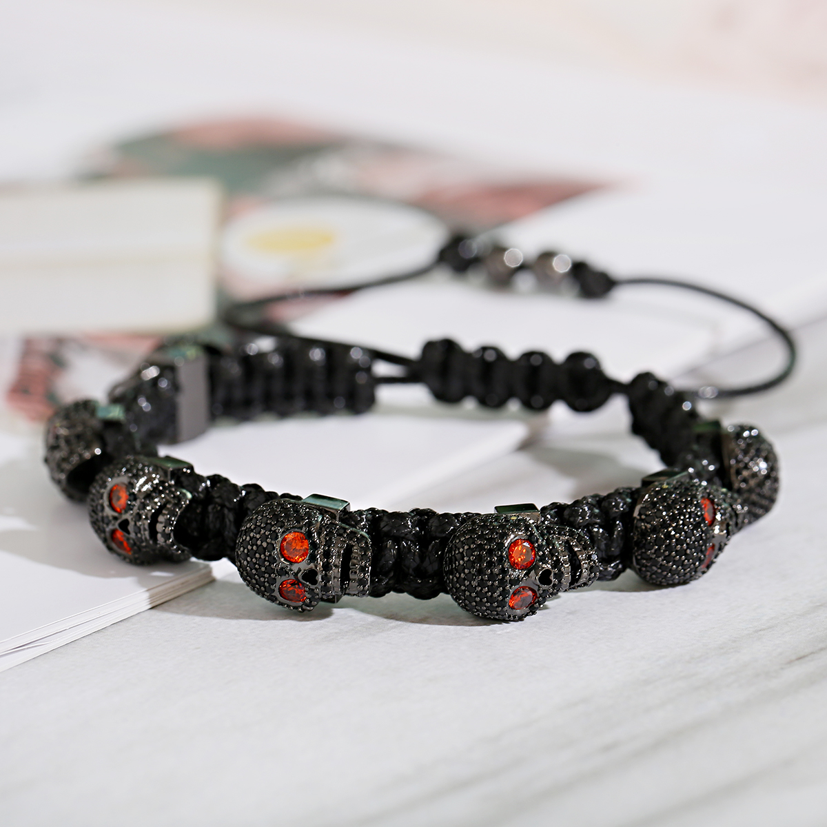 Pulsera trenzada a mano con calavera de circón para hombres y mujeres, cuentas de cobre, brazalete de cadena hecho a mano ajustable de Metal clásico