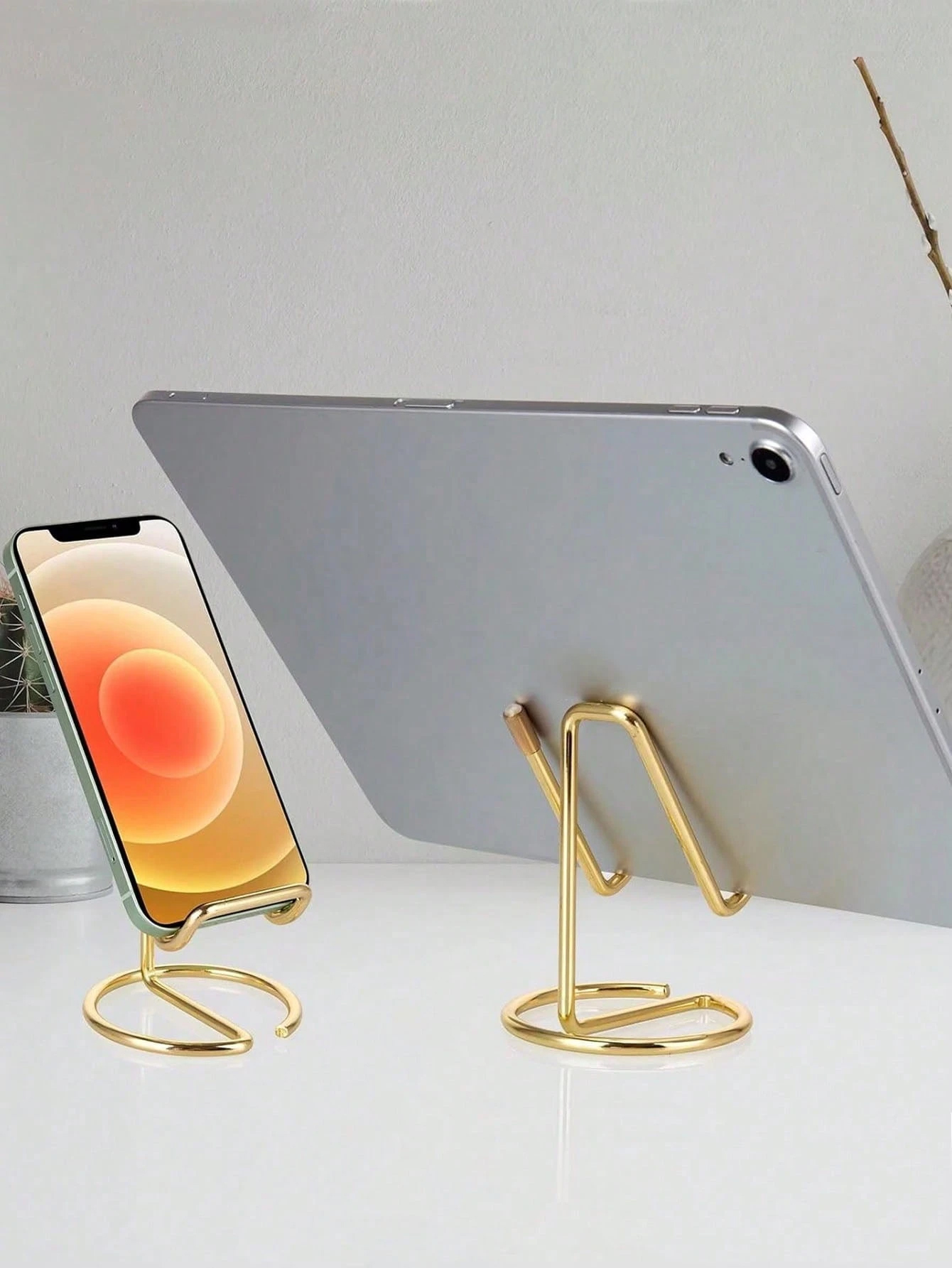 Suporte de telefone de metal com fio de ferro, suporte minimalista de ferro para telefone/tablet, suporte criativo de metal para telefone/tablet, 1 peça