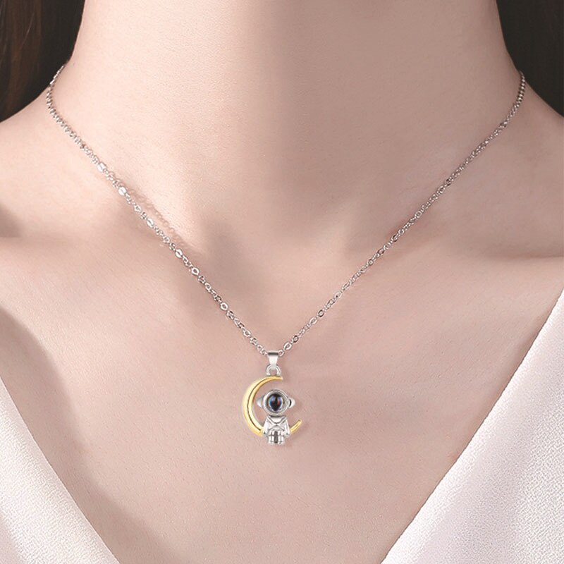 Moda nuova pietra di proiezione 100 lingue coppia collana astronauta Xingyue semplice collana di san valentino
