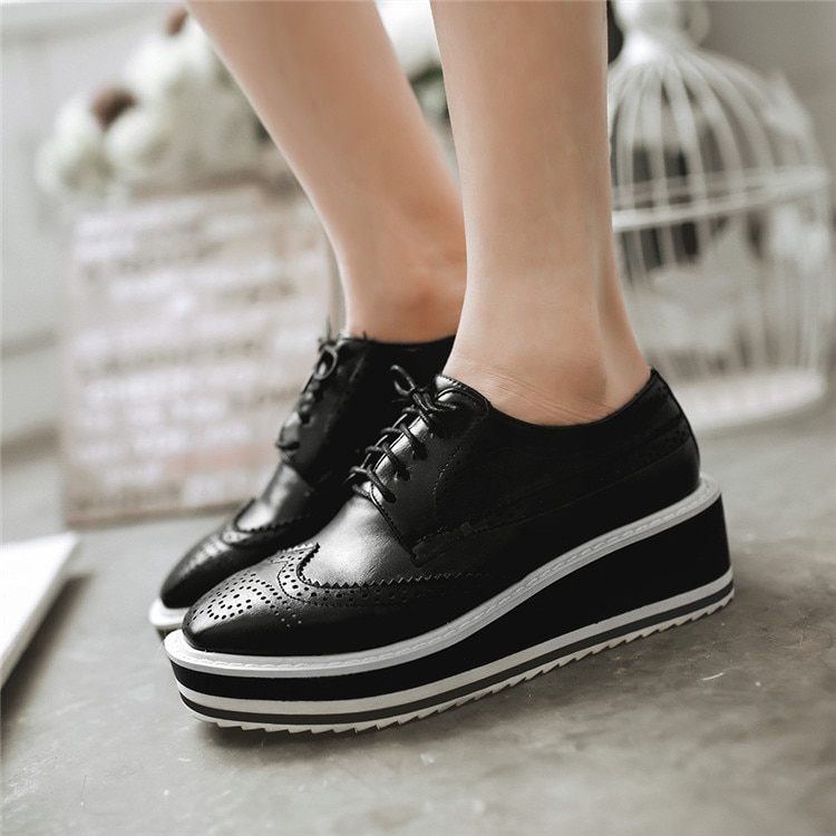 Pxelena british snørebånd preppy flad platform oxfords til kvindelige kvinder brogues wingtip platform creepers sko fretworkplus str.