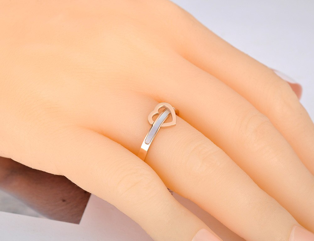 Lokaer modisch Edelstahl Weiß Hülse Liebe Herz Ringe Schmuck Für Frauen Mädchen Einfache Romantische Engagement Finger Ring R20006