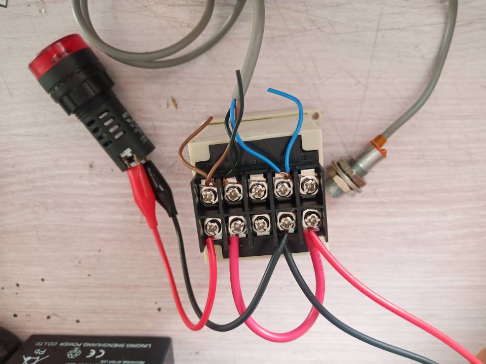 counter with alarm buzzer + magnetic sensor