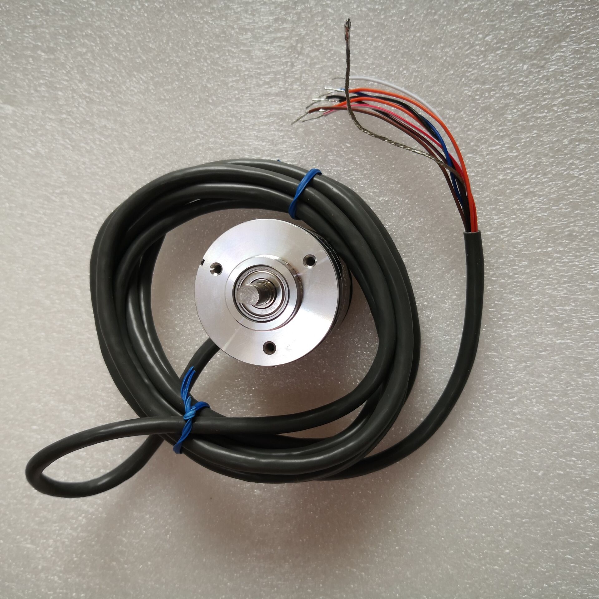 E6B2CWZ1X OMRON Drehgeber E6B2-CWZ1X 10 20 30 40 50 60 100 200 300 360 400 500 600 100 0 1024 1200 1800 2000 2500P/R DC5V