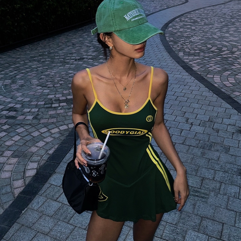 Spaghettiband vackra kvinnor klänningar sommar sexig sport casual kort klänning kvinnlig ärmlös grön miniklänning