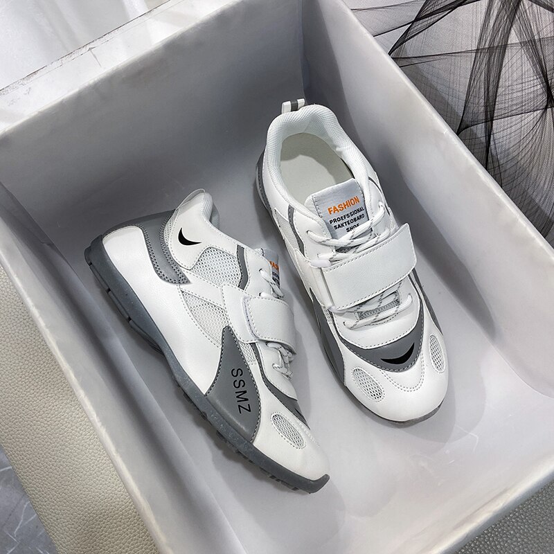 Sneakers til kvinder lave fritidssko blød bund behagelig dame air mesh sko colorblock velcro fladsko: Grå / 7.5