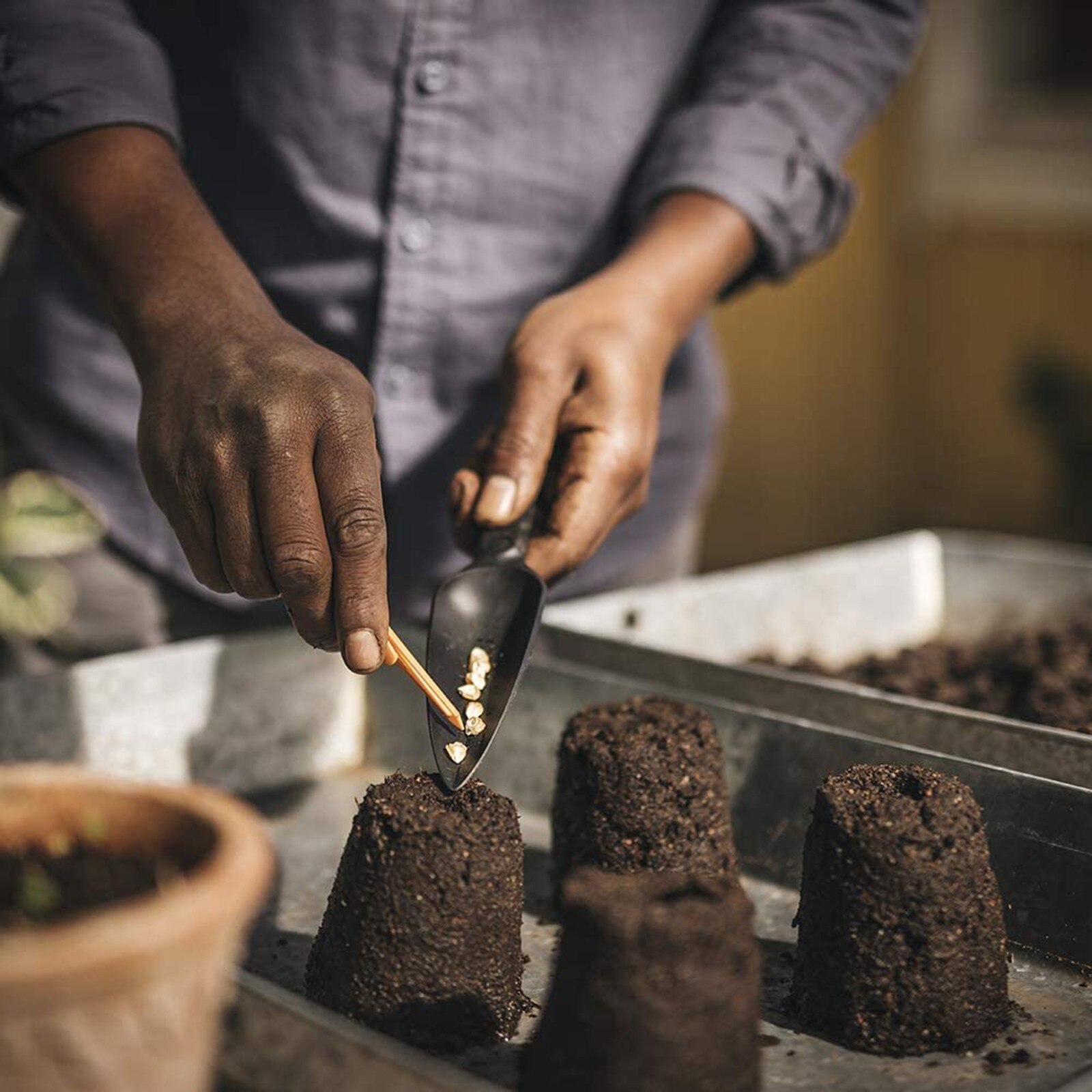 Soil block manufacturers can encourage root systems through natural air pruning Soil Block Maker