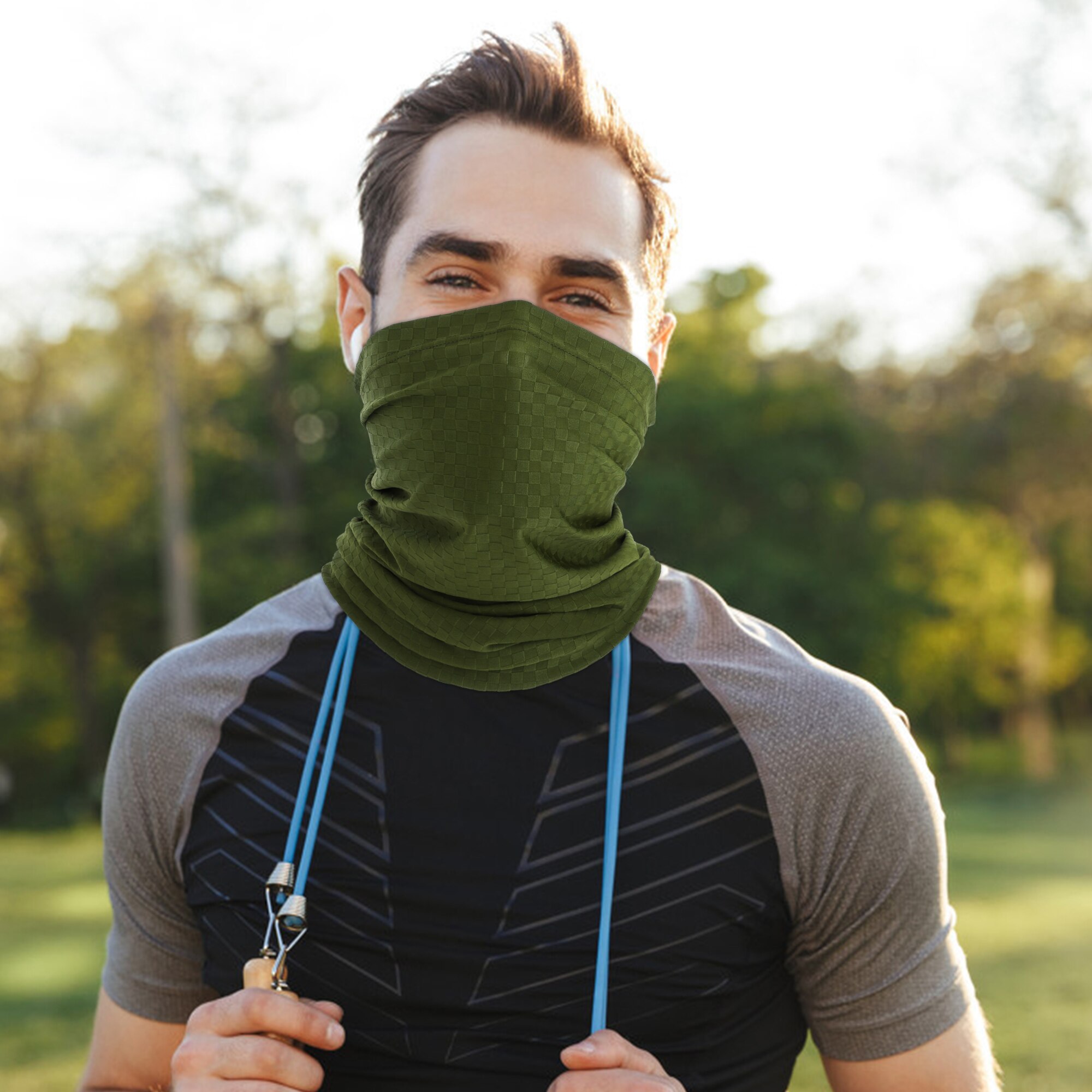 Onzichtbaar gezichtsmasker met capuchon en lichtgevende ogen wit