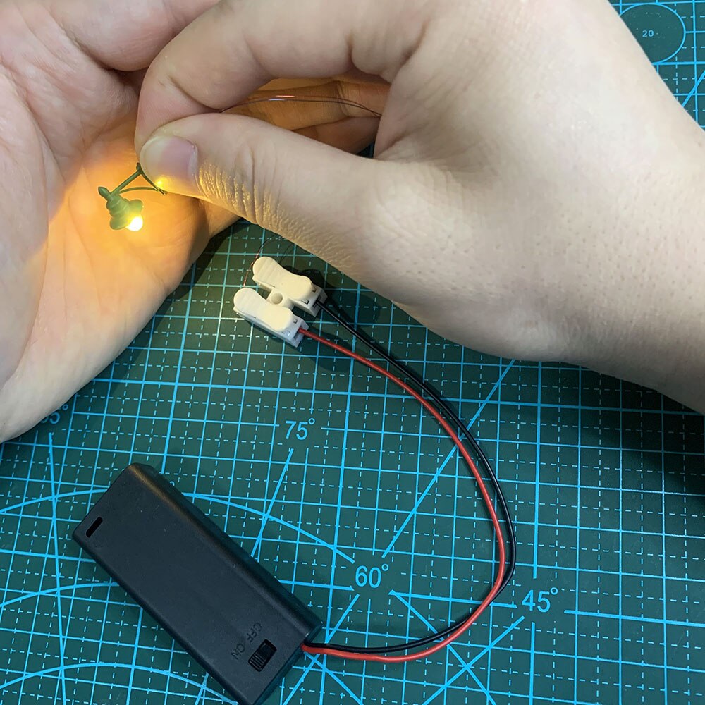 2 PCS 1/87 HO Scale Wall Mount Lamps/Street Lamp Model Making Railroad/Model Park Lamps/Railroad Layout