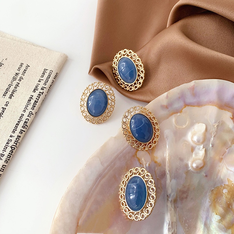 French Retro Palace Court Baroque Clip Earrings Metal Hollow Out Resin Blue Stone Clip Earrings No Hole Ear Clip for Female Lady