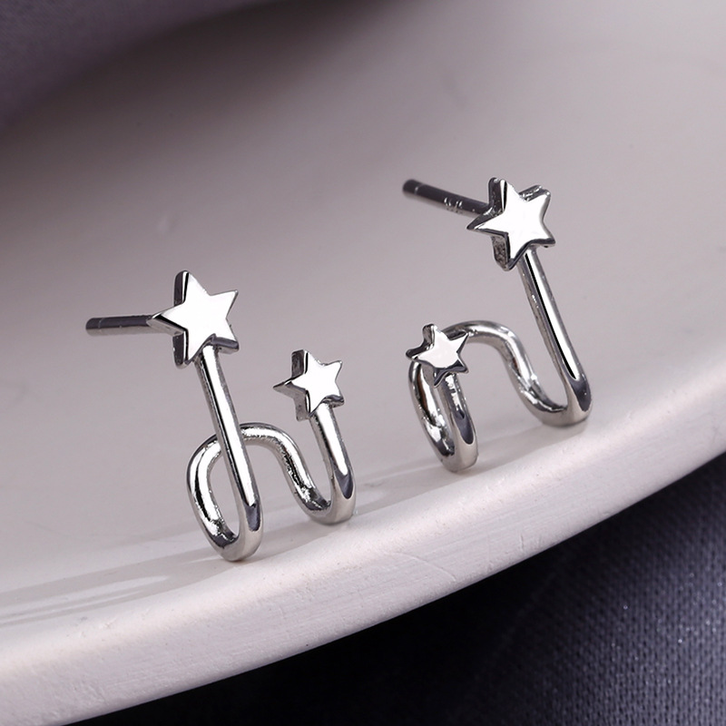 Pendientes asimétricos de estrella de cuatro puntas para mujer, aretes de tuerca de superhada, joyería Simple de Color plateado, 925: Chapado en cobre envejecido