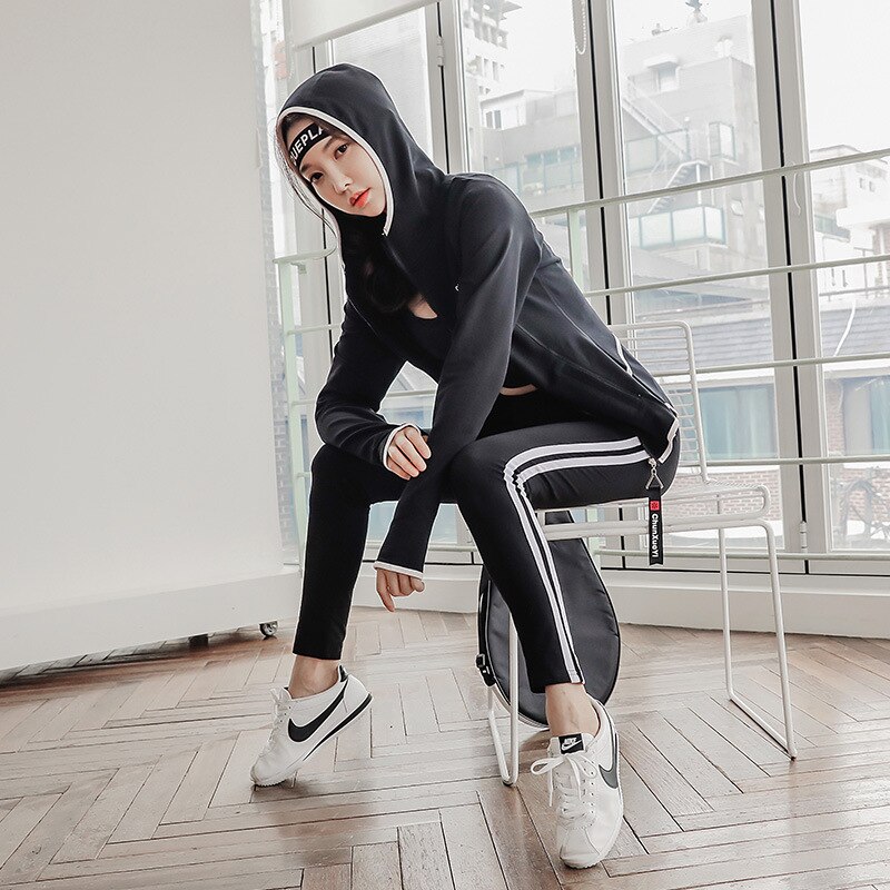 Sportliche damen-shirts, schmal geschnittene, langärmelige fitnessjacken, yoga-crop-tops mit daumenlöchern, gymnastikjacken, trainings-sweatshirts