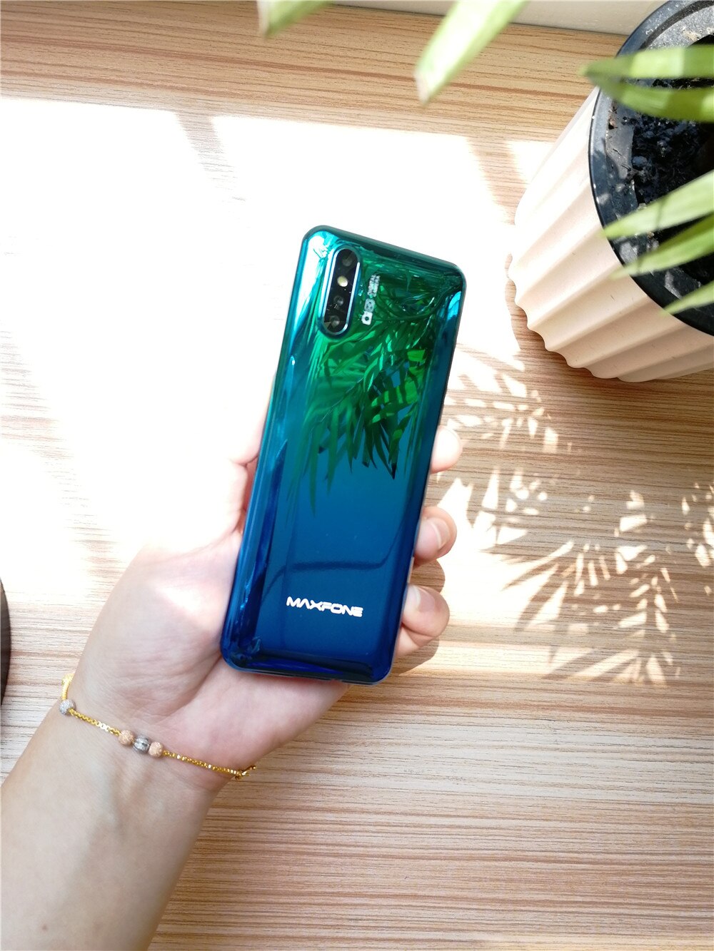 Goedkope Push-Knop Mobiele Telefoon 2.4 Inch Scherm 850Mah Dual Sim Camera Bluethooth Spotlight Grote Luidspreker Fm Mini maxfone Max 2: Rus Key Add 8G Card / green with blue