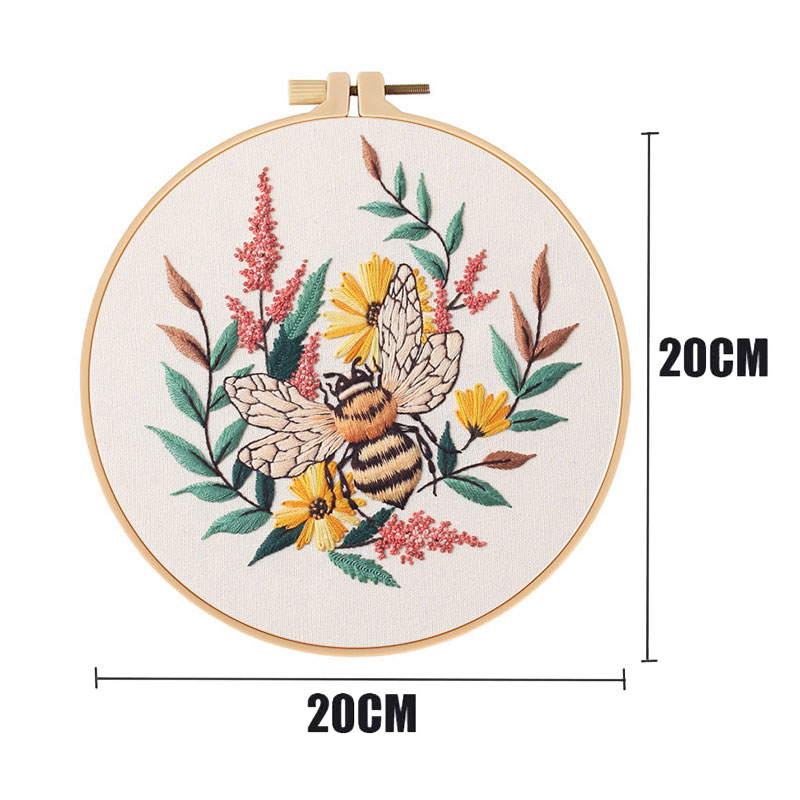 Borduurpakket met bijen en bloemen, geschikt voor beginners, met engelse instructies.