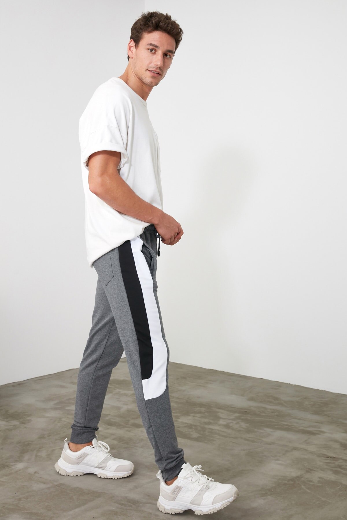 Trendyol Dus Panelled Mannen Joggingbroek TMNAW21EA0105