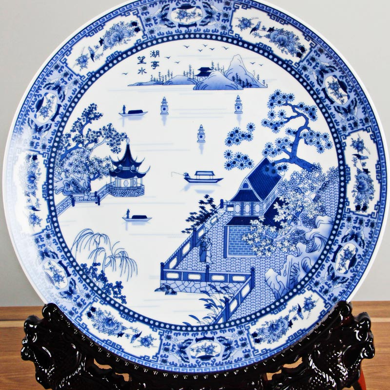 Kinesisk sø pavillon plade keramisk ornamental plade blå og hvid dekoration plade træ base porcelæn plade sæt bryllup