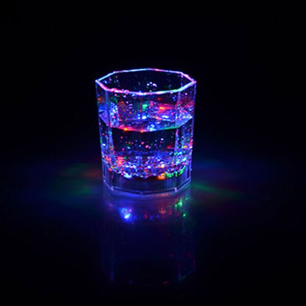 Bunte Blinkende LED Licht tasse Magie LED Champagner Glas Blitz Wein Bahre Bar Becher Trinken Tasse für Party Hochzeit KTV e2S