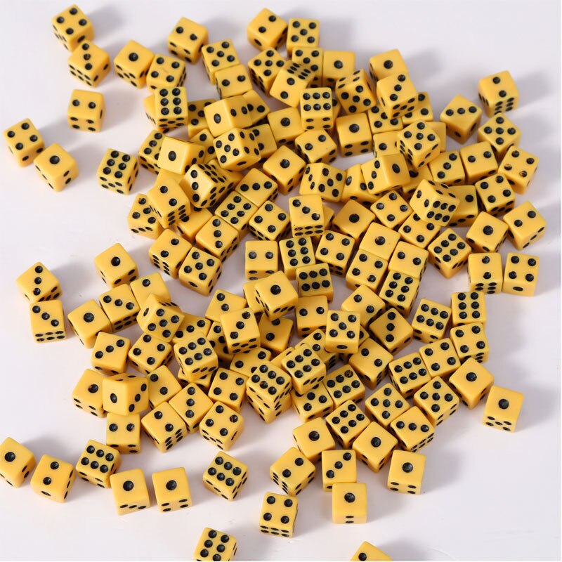 52 Stks/partij Dices 8Mm 4 Kleuren Plastic Wit Gaming Dobbelstenen Standaard Zes Zijdige Beslisser Verjaardagsfeestjes Board Game: Yellow