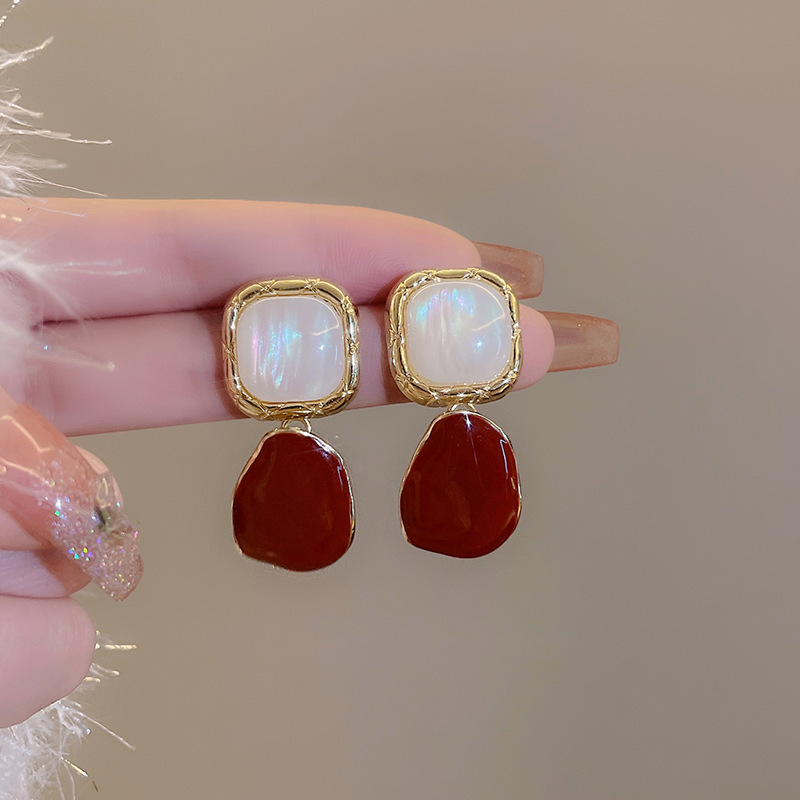 Pendientes franceses Retro elegantes con forma de gota de agua, color rojo vino, pendientes pequeños con cara para mujer, joyería de de Navidad, colgantes al por mayor