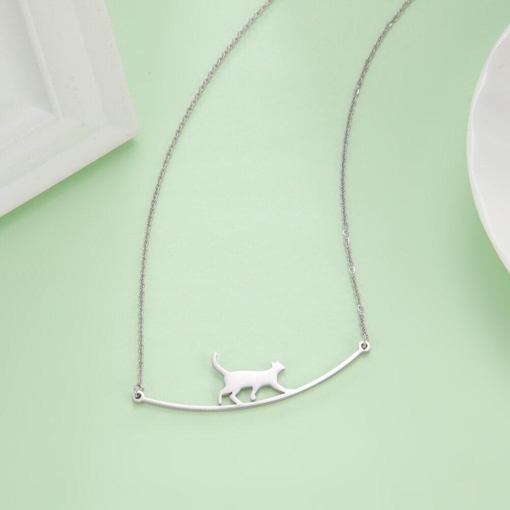 Cazador Cute Walking Cat Pendant Chain Necklaces Stainless Steel Jewelry Simple Cat Curved Choker Necklaces Women Party Wedding
