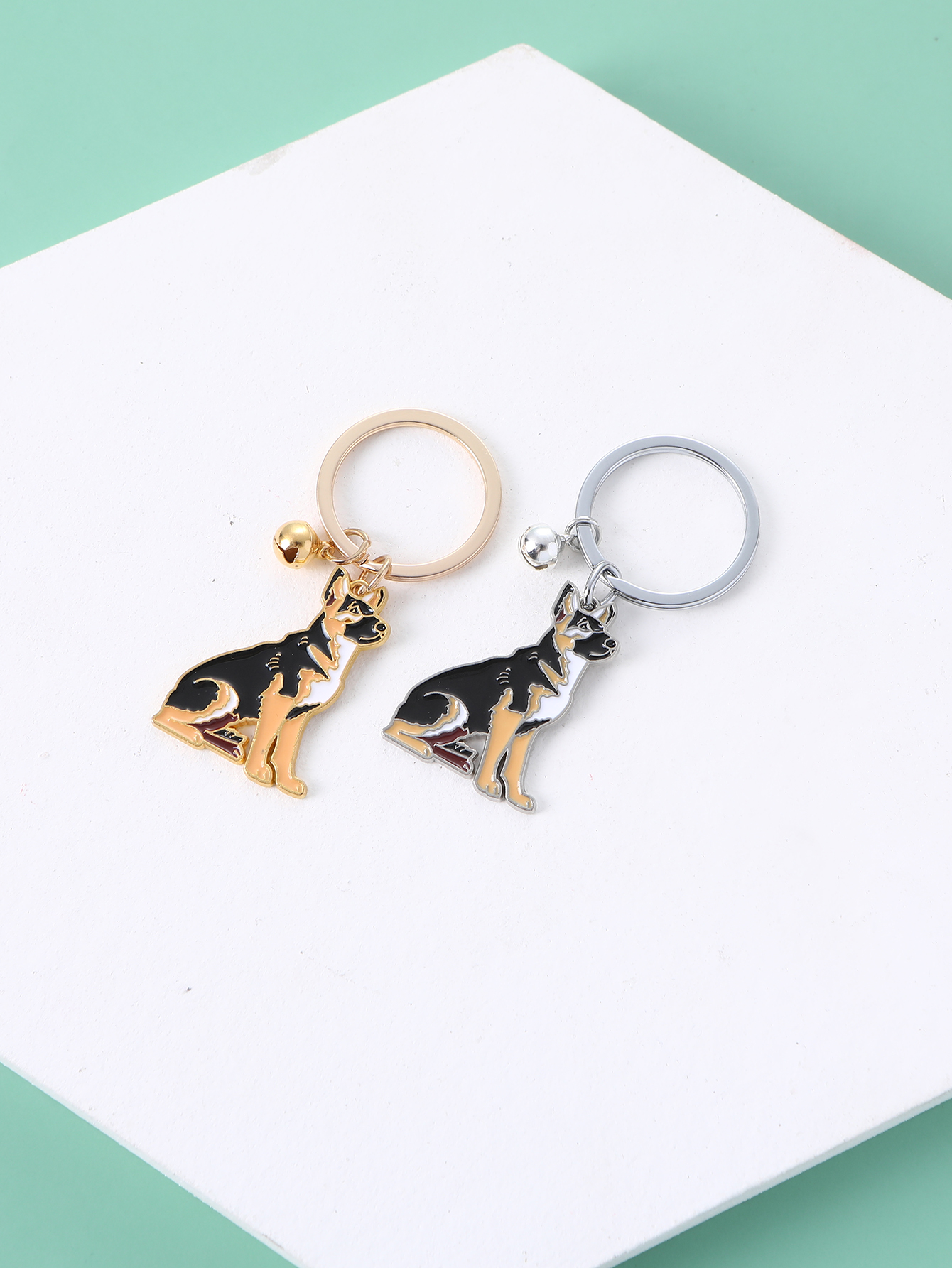 Pet German shepherd dog Keychain Dog Pendant Animal Bell Enamel Keyring Women Bag Jewelry Girls