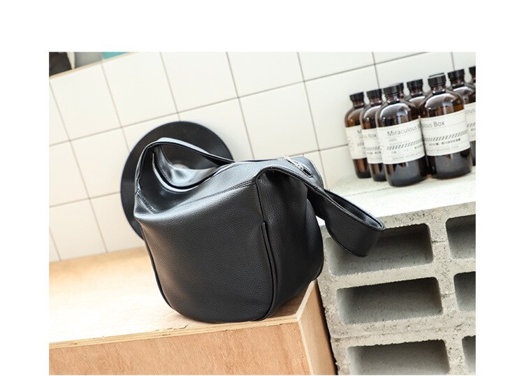 Vintage armhåla väska bred rem dam axelväska stor kapacitet mjukt pu läder dam handväska ledig resväska crossbody väskor