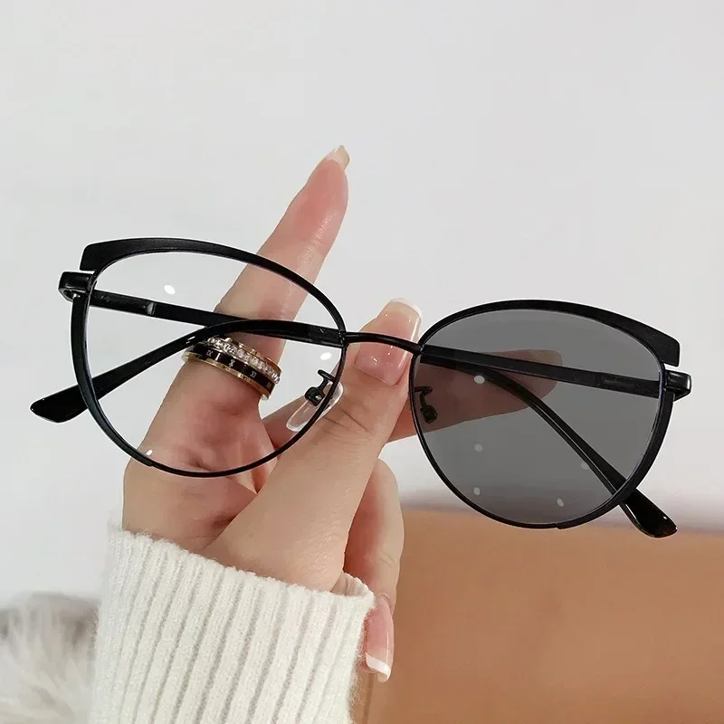 Gafas fotocromáticas Vintage antiluz azul para mujer, anteojos de sol con forma de ojo de gato, triangulares, que cambian de Color, protección ocular