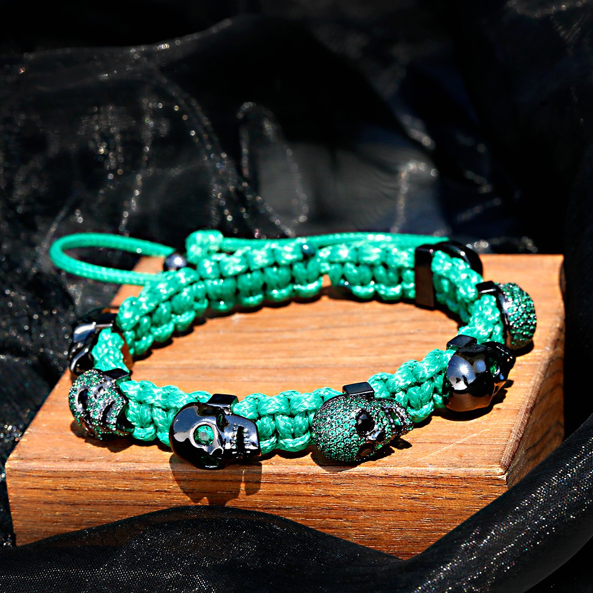 Pulsera trenzada a mano con calavera de circón para hombres y mujeres, cuentas de cobre, brazalete de cadena hecho a mano ajustable de Metal clásico