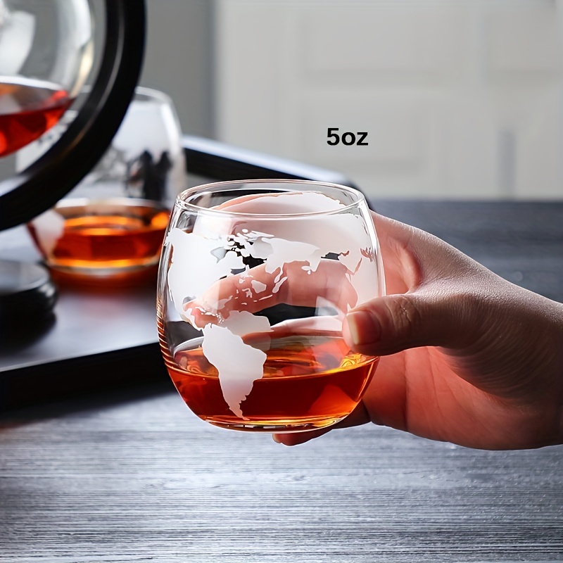 Kreatives Globus-Dekanter-Set mit bleifreier Karaffe, exquisiter Holzständer und 2 Whiskygläser, Whisky-Dekanter, in Globusqualität
