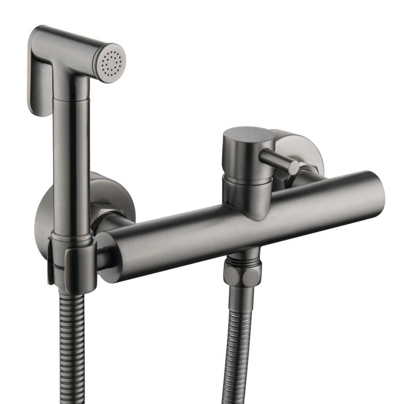 Grifo de bidé de latón montado en la pared, rociador de ducha de mano, mezclador de agua fría y para baño, accesorios de baño chapados en bidé