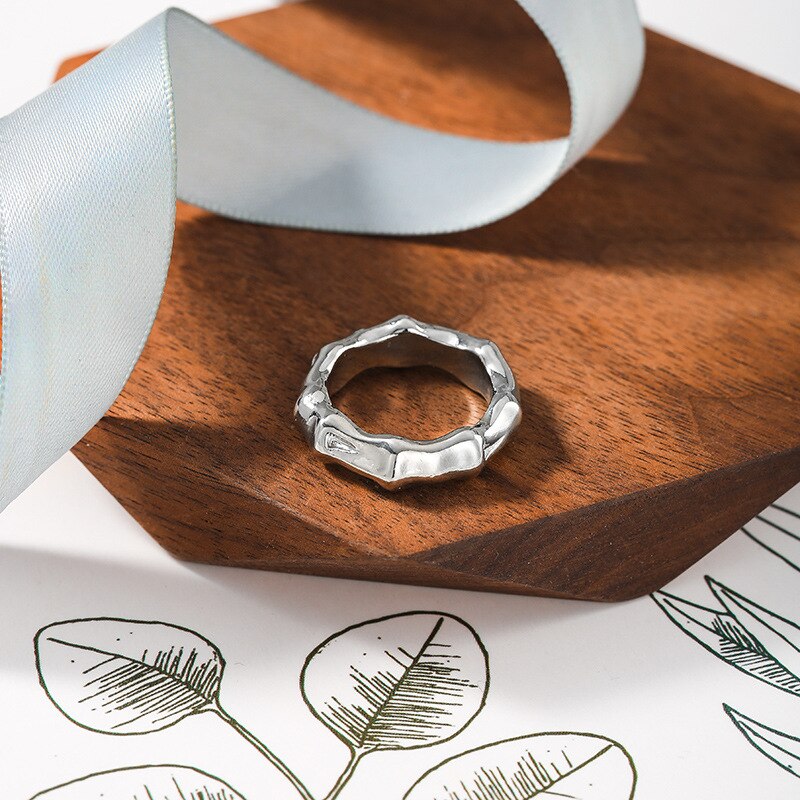 HUANZHI Neue Korea Einfache Unregelmäßige Geometrische Verdrehte Quadrat Schwarz Zirkon klobig Gold Metall Ring für Frauen Männer Partei Schmuck: B